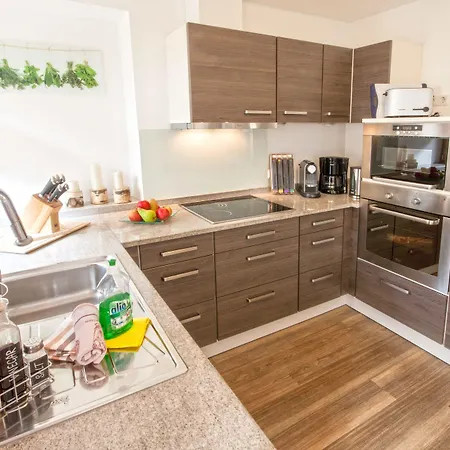 - Premium Mountain&garden Lägenhetshotell Mayrhofen