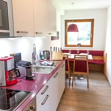 - Premium Mountain&garden Апарт-отель Майрхофен