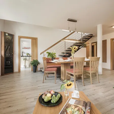 Lägenhetshotell - Premium Mountain&garden Mayrhofen